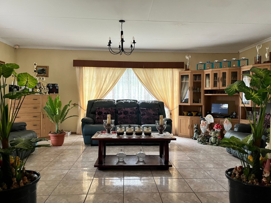 6 Bedroom Property for Sale in Bedworth Park Gauteng