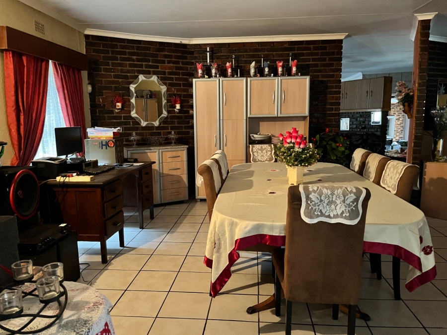 6 Bedroom Property for Sale in Bedworth Park Gauteng