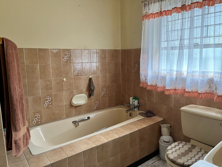 6 Bedroom Property for Sale in Bedworth Park Gauteng