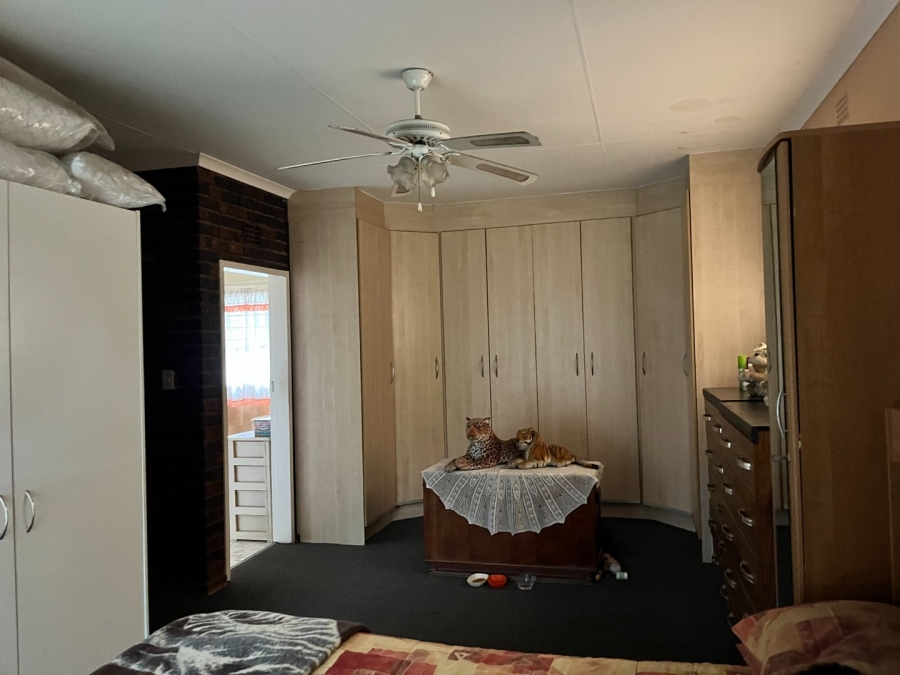 6 Bedroom Property for Sale in Bedworth Park Gauteng