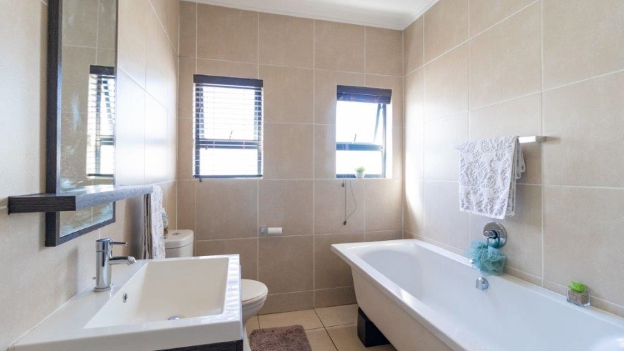 2 Bedroom Property for Sale in Greenstone Hill Gauteng