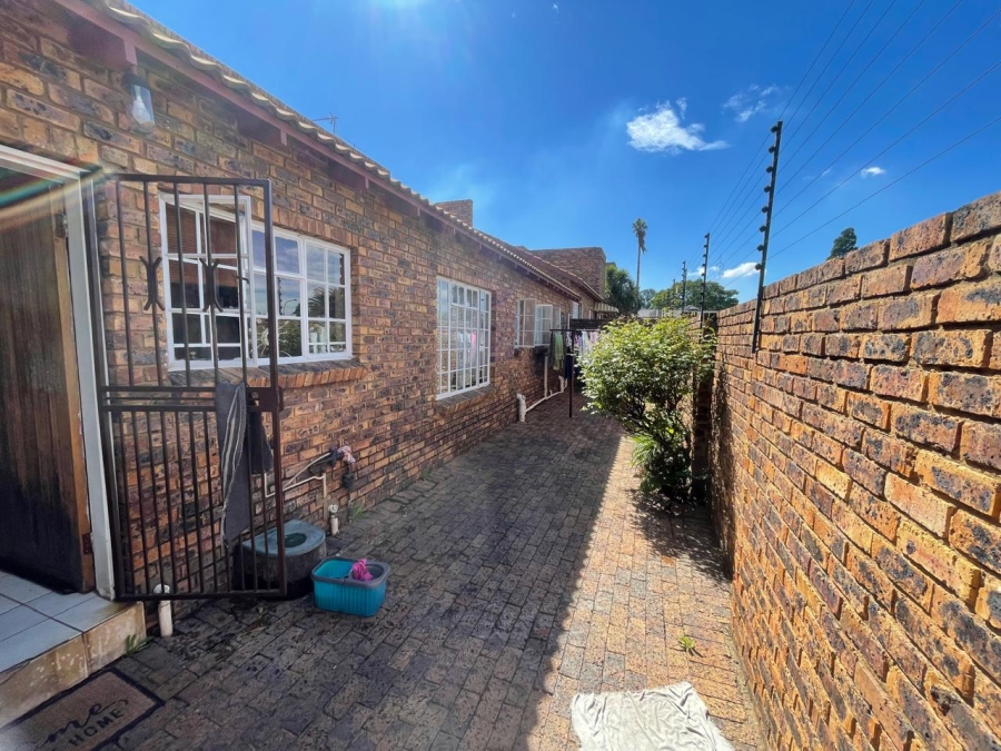3 Bedroom Property for Sale in Brackendowns Gauteng