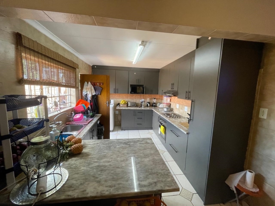 3 Bedroom Property for Sale in Brackendowns Gauteng