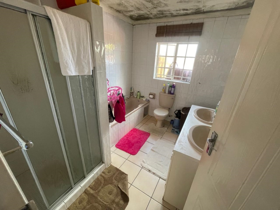 3 Bedroom Property for Sale in Brackendowns Gauteng