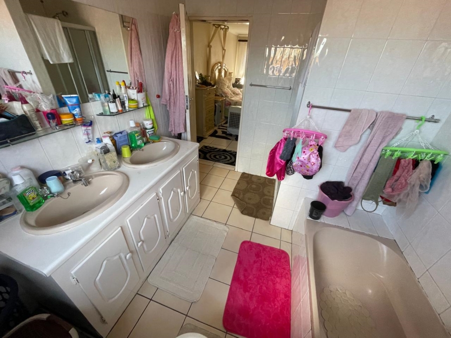 3 Bedroom Property for Sale in Brackendowns Gauteng