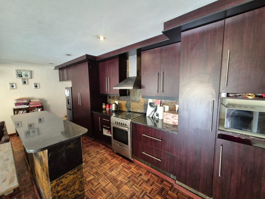 3 Bedroom Property for Sale in Brackendowns Gauteng