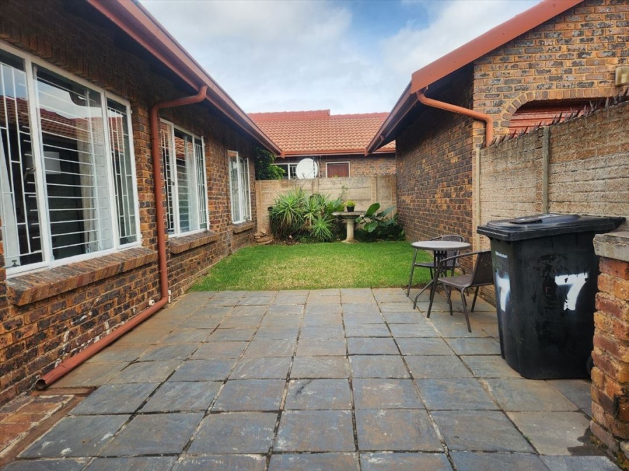 3 Bedroom Property for Sale in Edleen Gauteng