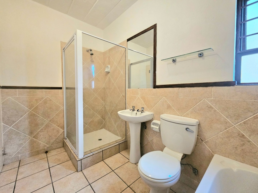 To Let 1 Bedroom Property for Rent in Douglasdale Gauteng