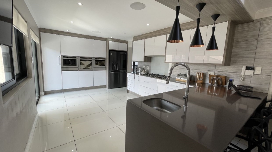 To Let 5 Bedroom Property for Rent in Greenstone Hill Gauteng