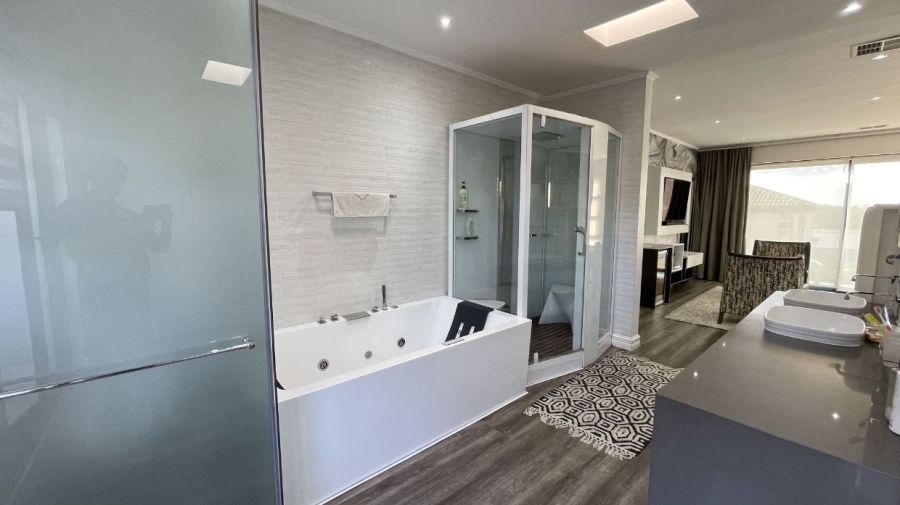 To Let 5 Bedroom Property for Rent in Greenstone Hill Gauteng