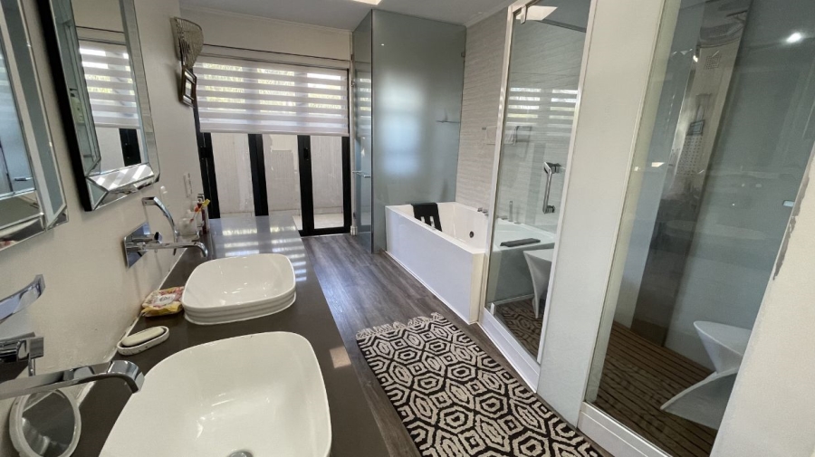 To Let 5 Bedroom Property for Rent in Greenstone Hill Gauteng