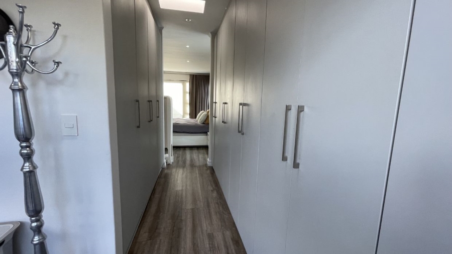 To Let 5 Bedroom Property for Rent in Greenstone Hill Gauteng