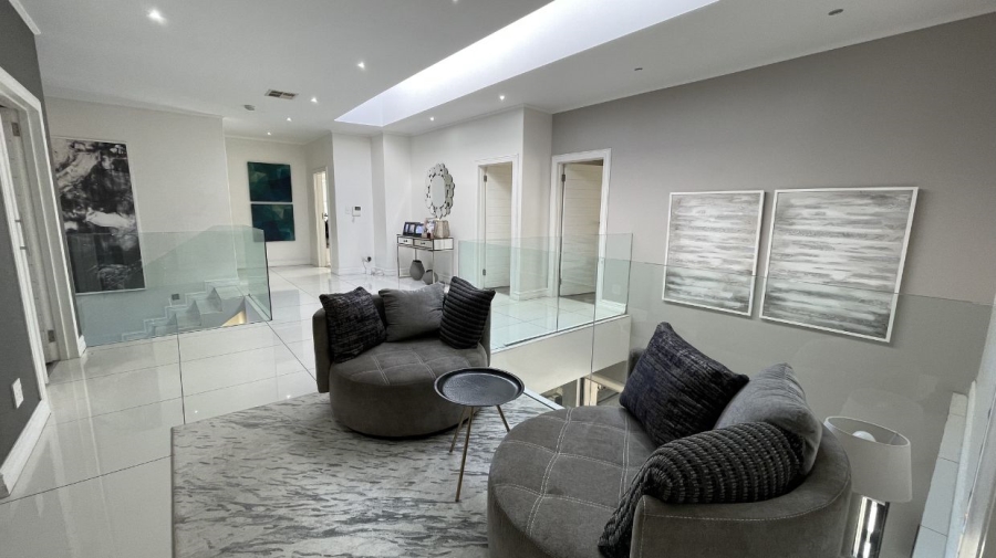 To Let 5 Bedroom Property for Rent in Greenstone Hill Gauteng