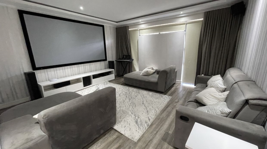 To Let 5 Bedroom Property for Rent in Greenstone Hill Gauteng