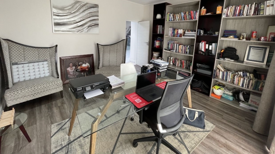 To Let 5 Bedroom Property for Rent in Greenstone Hill Gauteng