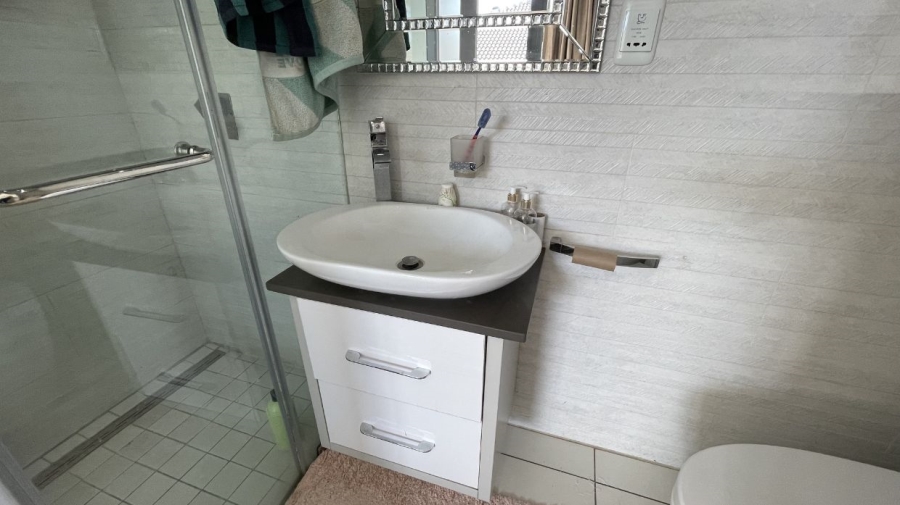 To Let 5 Bedroom Property for Rent in Greenstone Hill Gauteng