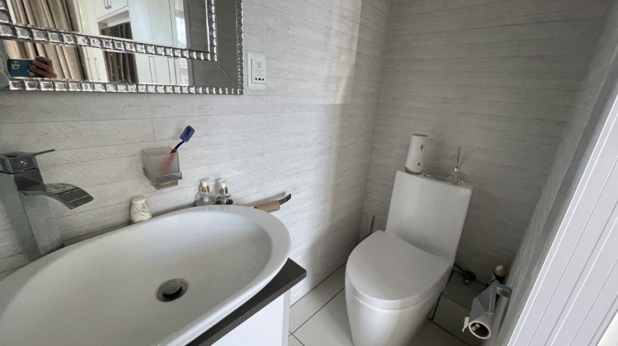 To Let 5 Bedroom Property for Rent in Greenstone Hill Gauteng