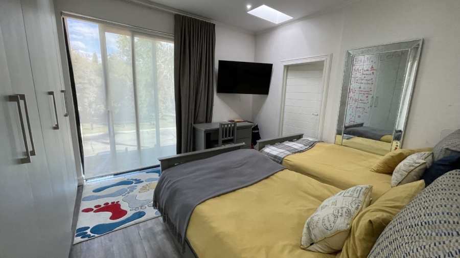 To Let 5 Bedroom Property for Rent in Greenstone Hill Gauteng