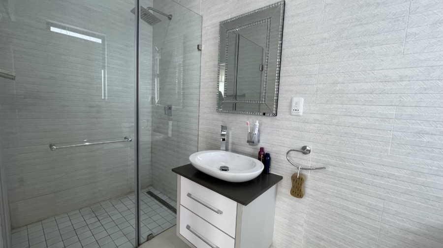 To Let 5 Bedroom Property for Rent in Greenstone Hill Gauteng
