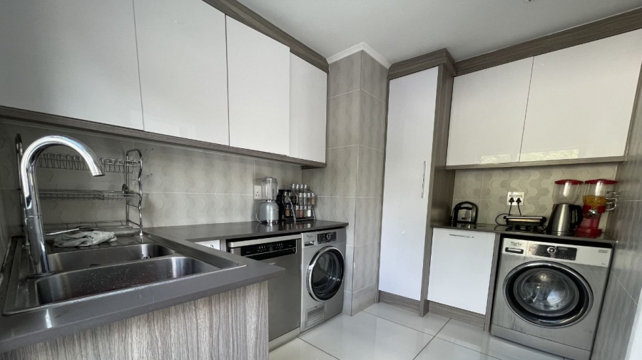 To Let 5 Bedroom Property for Rent in Greenstone Hill Gauteng