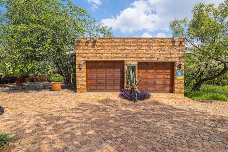 5 Bedroom Property for Sale in Chartwell Gauteng