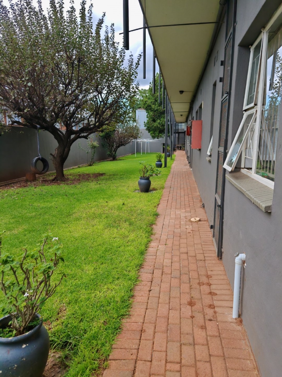 To Let 2 Bedroom Property for Rent in Linden Gauteng