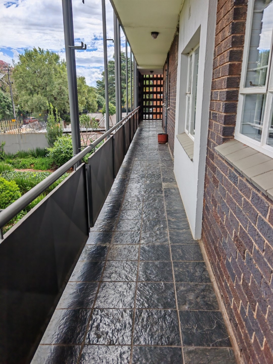 To Let 2 Bedroom Property for Rent in Linden Gauteng