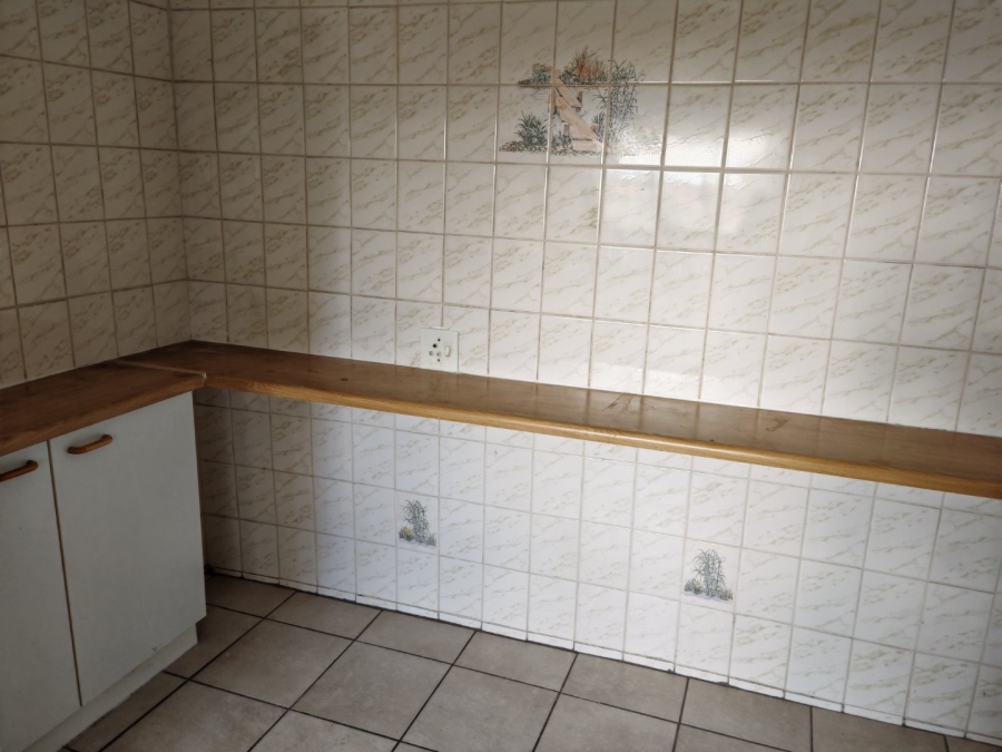 To Let 2 Bedroom Property for Rent in Linden Gauteng