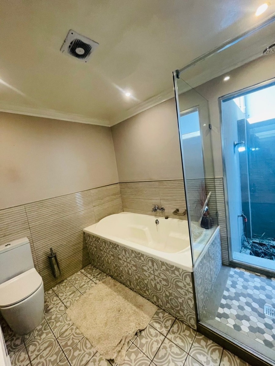 6 Bedroom Property for Sale in Rivonia Gauteng