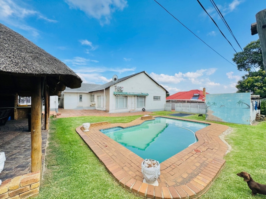 5 Bedroom Property for Sale in Primrose East Gauteng