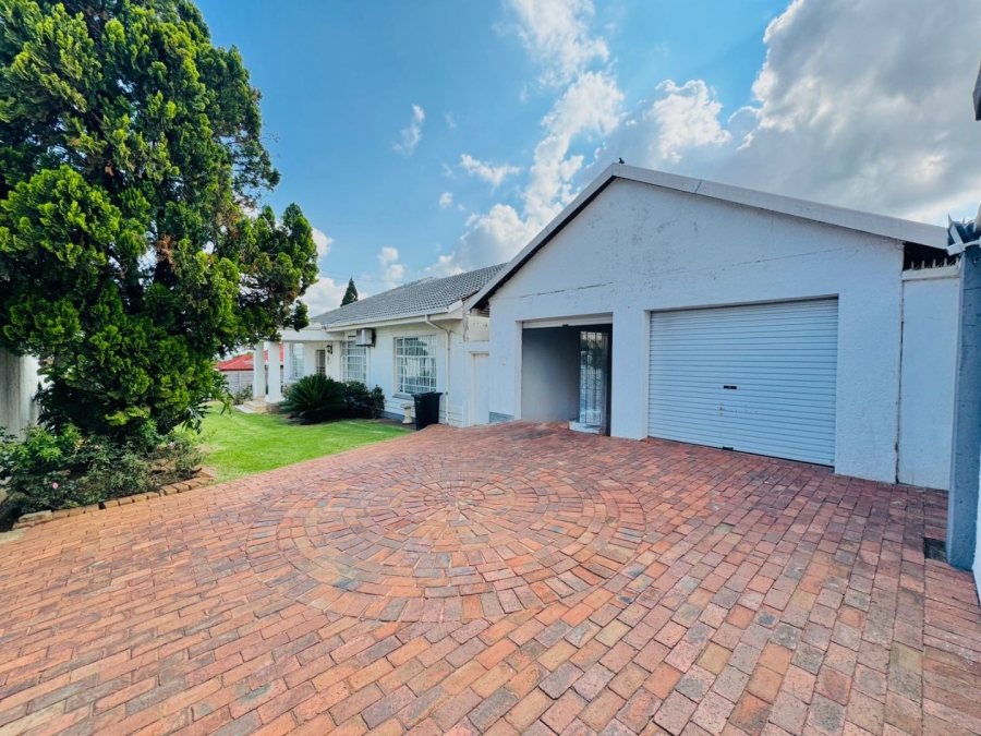 5 Bedroom Property for Sale in Primrose East Gauteng