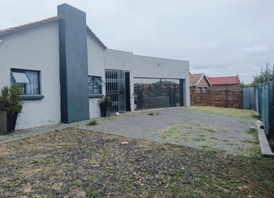 4 Bedroom Property for Sale in Heuweloord Gauteng