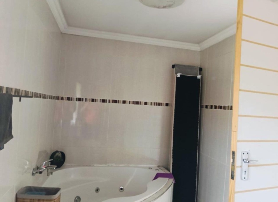 4 Bedroom Property for Sale in Heuweloord Gauteng