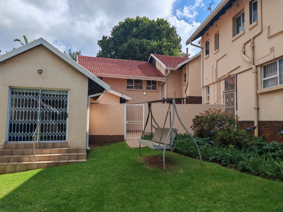 6 Bedroom Property for Sale in De Wetshof Gauteng