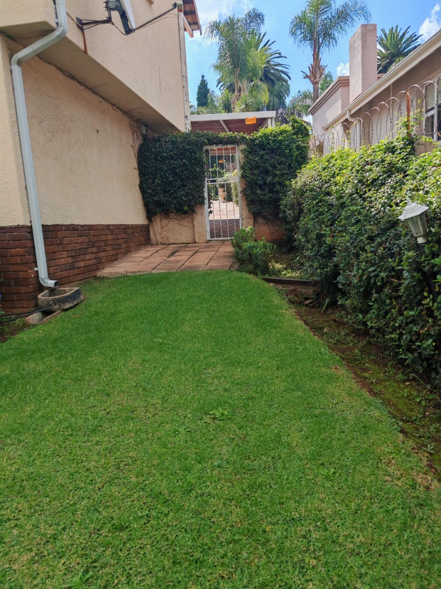 6 Bedroom Property for Sale in De Wetshof Gauteng