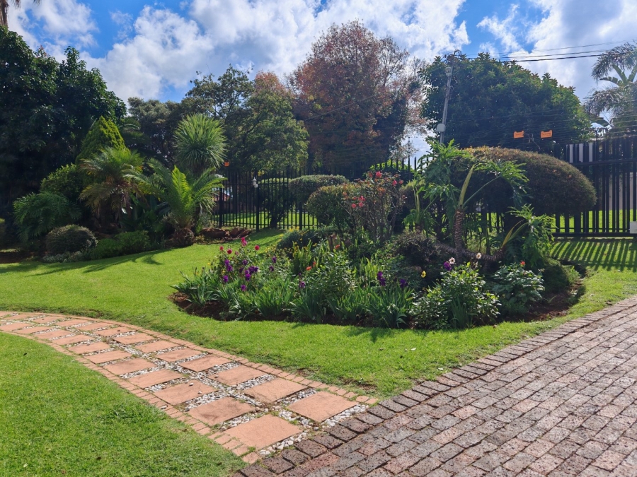 6 Bedroom Property for Sale in De Wetshof Gauteng