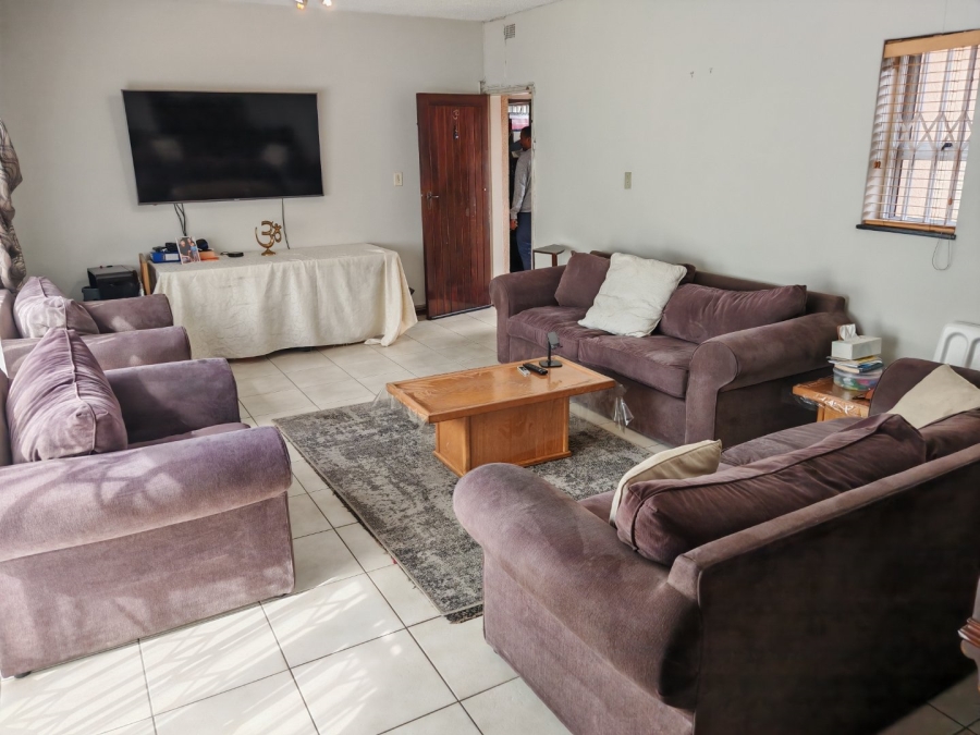 6 Bedroom Property for Sale in De Wetshof Gauteng