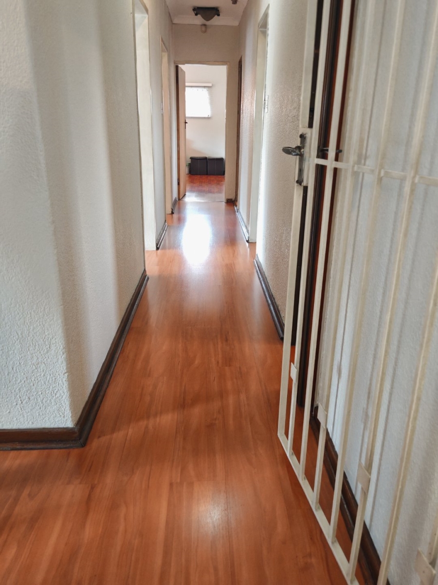 6 Bedroom Property for Sale in De Wetshof Gauteng