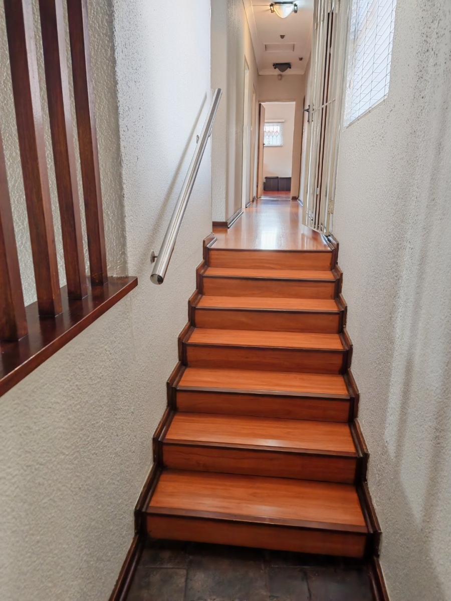 6 Bedroom Property for Sale in De Wetshof Gauteng