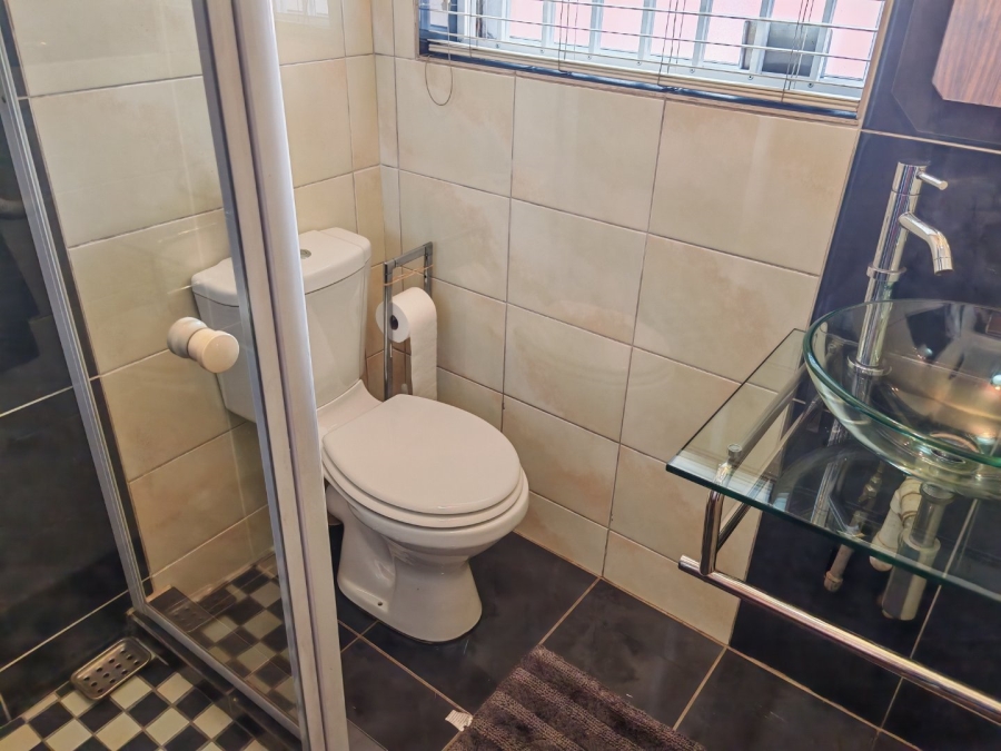 6 Bedroom Property for Sale in De Wetshof Gauteng