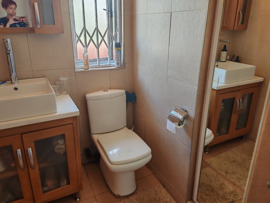 6 Bedroom Property for Sale in De Wetshof Gauteng
