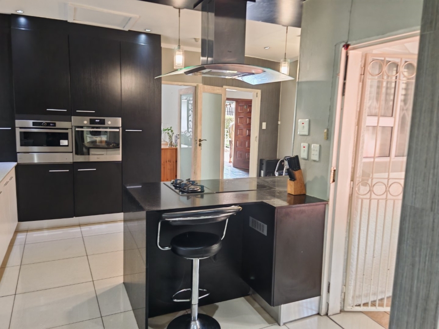 6 Bedroom Property for Sale in De Wetshof Gauteng