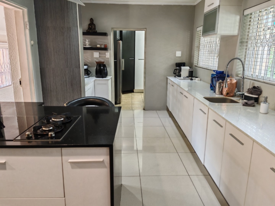 6 Bedroom Property for Sale in De Wetshof Gauteng