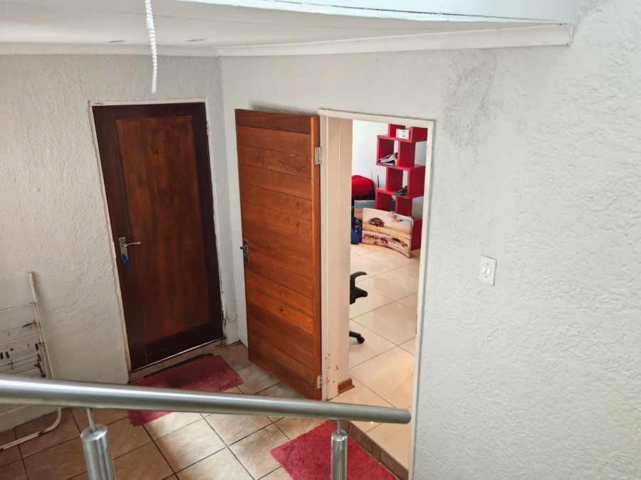 6 Bedroom Property for Sale in De Wetshof Gauteng