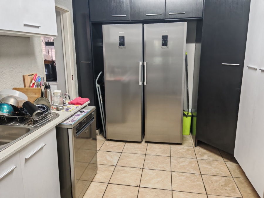 6 Bedroom Property for Sale in De Wetshof Gauteng