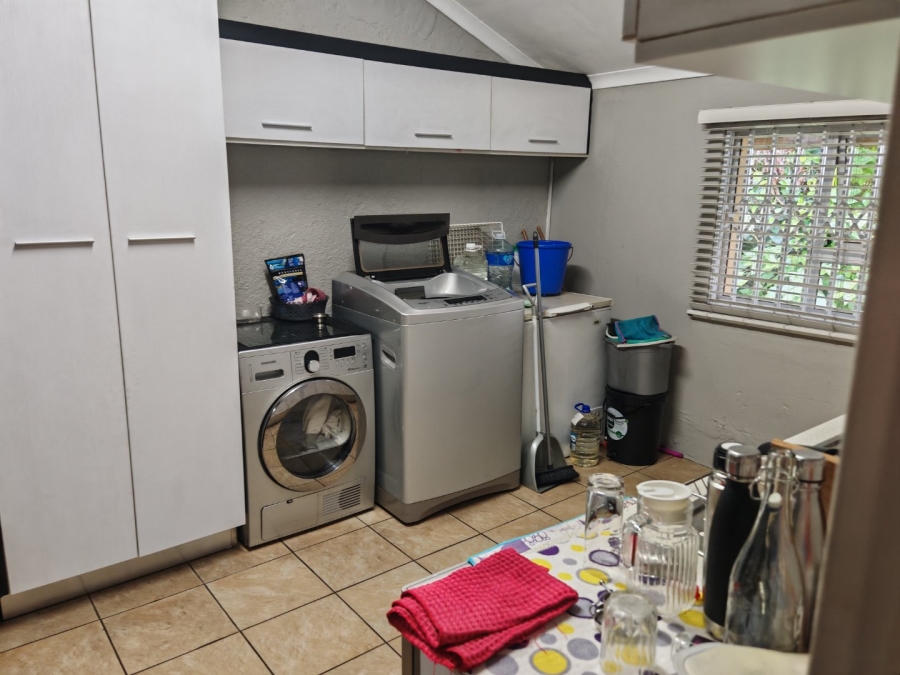 6 Bedroom Property for Sale in De Wetshof Gauteng