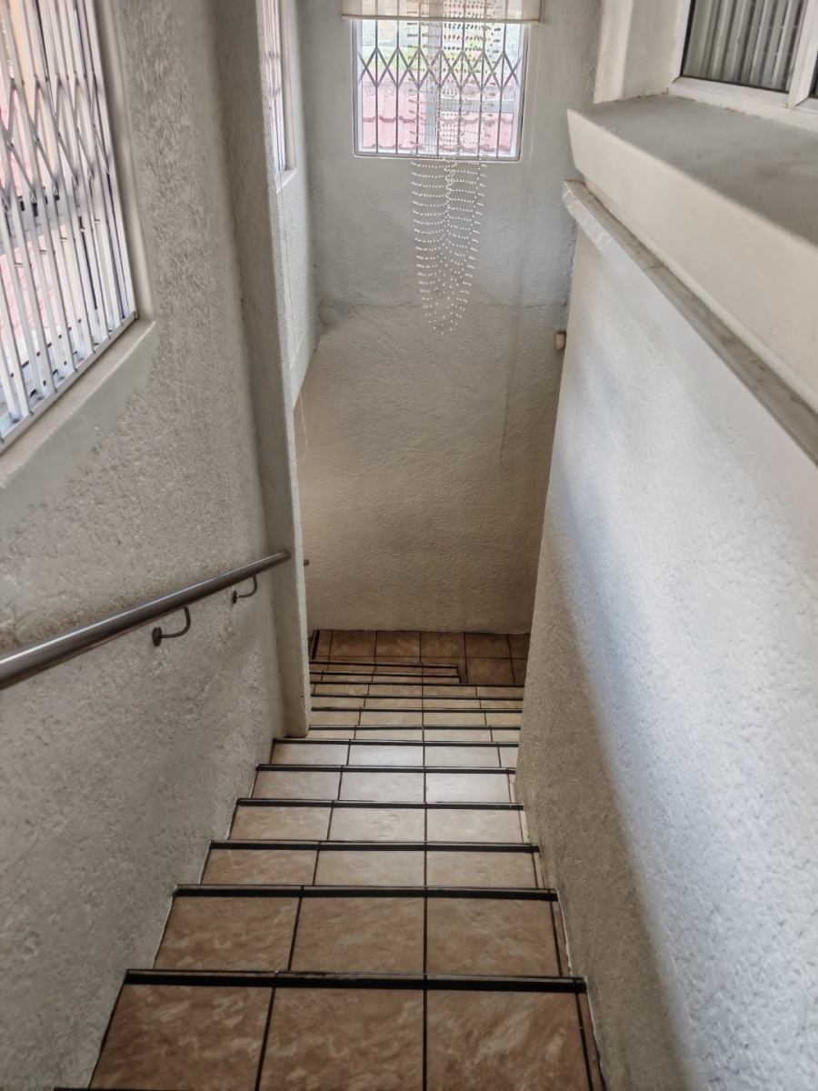 6 Bedroom Property for Sale in De Wetshof Gauteng