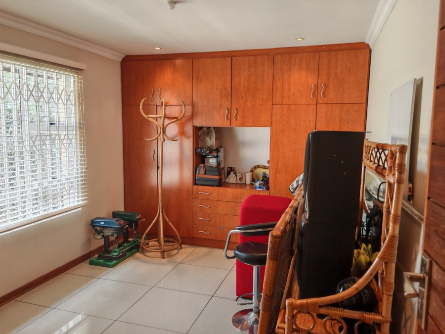 6 Bedroom Property for Sale in De Wetshof Gauteng