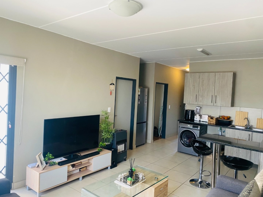 To Let 2 Bedroom Property for Rent in Glen Austin Gauteng