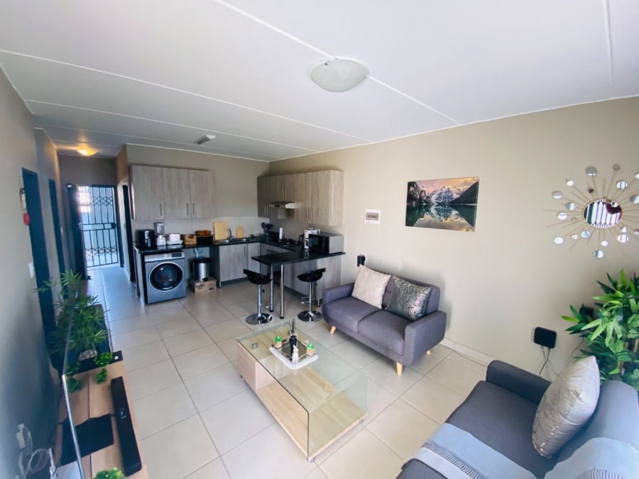 To Let 2 Bedroom Property for Rent in Glen Austin Gauteng